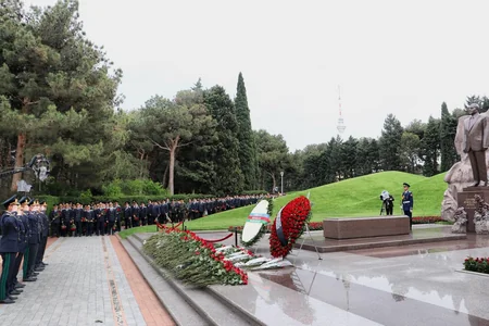Baş Prokurorluğun rəhbərliyi Ulu Öndərin xatirəsini yad edib