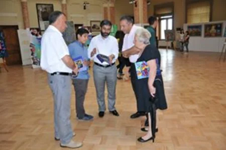 ​Tbilisidə azərbaycanlı rəssamın sərgisi açılıb