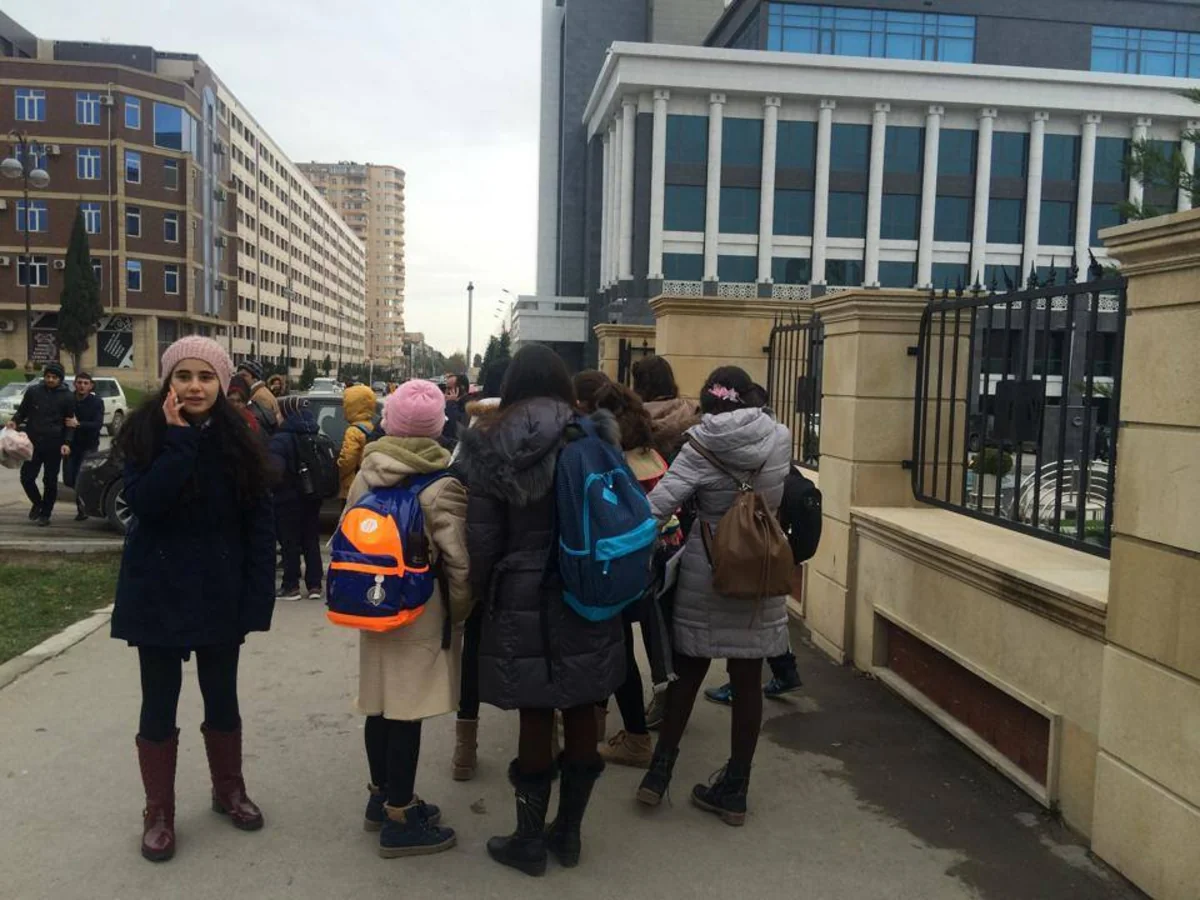 Binəqədidə orta məktəbdə baş verən yanğın söndürülüb