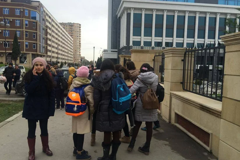 Binəqədidə orta məktəbdə baş verən yanğın söndürülüb