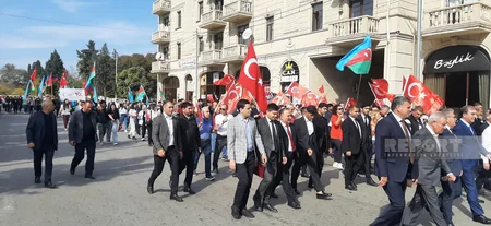 Gəncədə Türkiyə Cümhuriyyətinin yaranmasının 100-cü ildönümü münasibətilə yürüş keçirilir