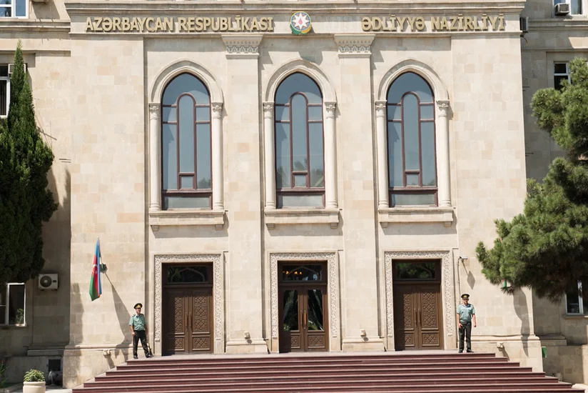 Azərbaycanda məhbus qadın dünyaya uşaq gətirməsi haqda açıqlama verib
