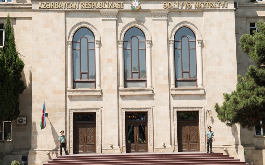 Azərbaycanda məhbus qadın dünyaya uşaq gətirməsi haqda açıqlama verib
