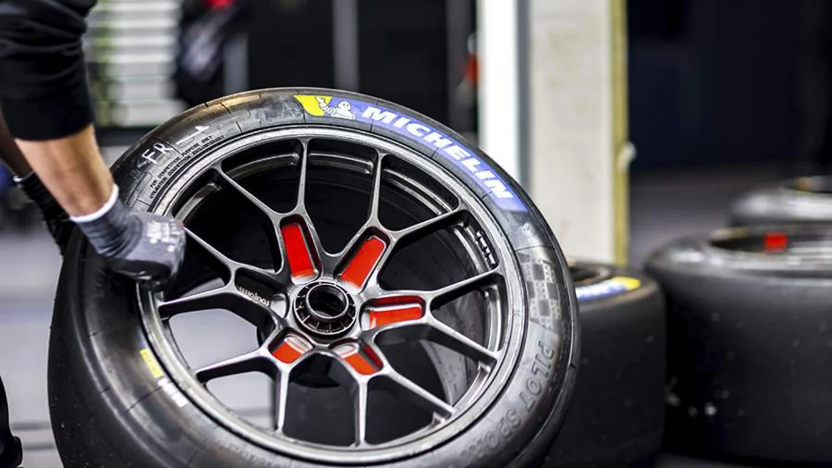 Michelin приостановила выпуск шин в России