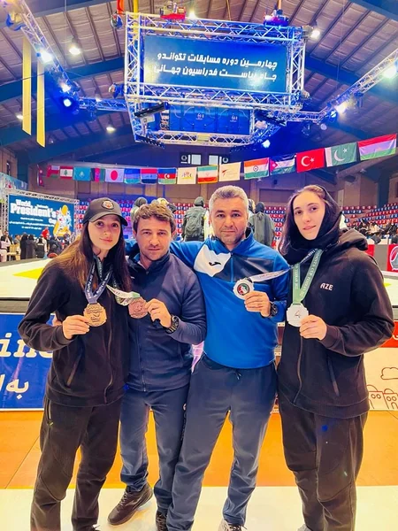 Azərbaycanın daha bir qadın taekvondoçusu İranda medal qazanıb