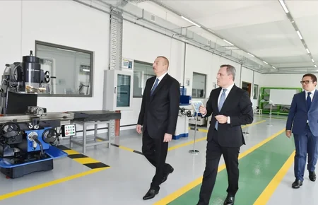 Prezident İlham Əliyev Sənaye və İnnovasiyalar üzrə Bakı Dövlət Peşə Təhsil Mərkəzinin açılışında iştirak edib - YENİLƏNİB