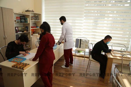 Qazi: Əvvəllər əsa ilə gəzirdim, indi nisbətən rahat yeriyə bilirəm