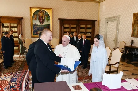 Prezident İlham Əliyev Vatikanda Papa Fransisk ilə görüşdü - FOTO - YENİLƏNİB