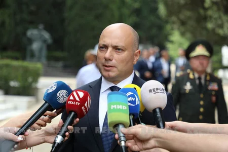 Üzeyir Hacıbəylinin məzarı ziyarət olunub