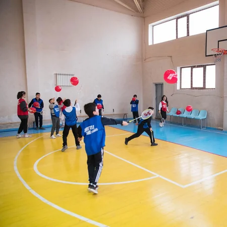 Yaponiyanın Azərbaycandakı səfiri və ABF rəhbərliyinin məktəblilərlə görüşü olub