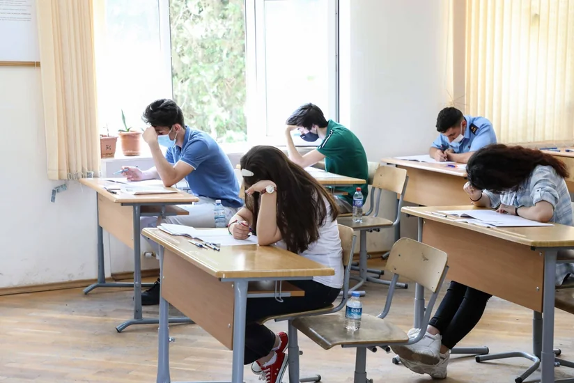 Ali məktəblərə qəbul olunan abituriyentlərin qeydiyyat müddəti uzadılıb