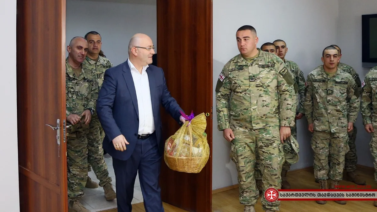 Gürcüstanın müdafiə naziri azərbaycanlı əsgərləri Novruz bayramı münasibətilə təbrik edib
