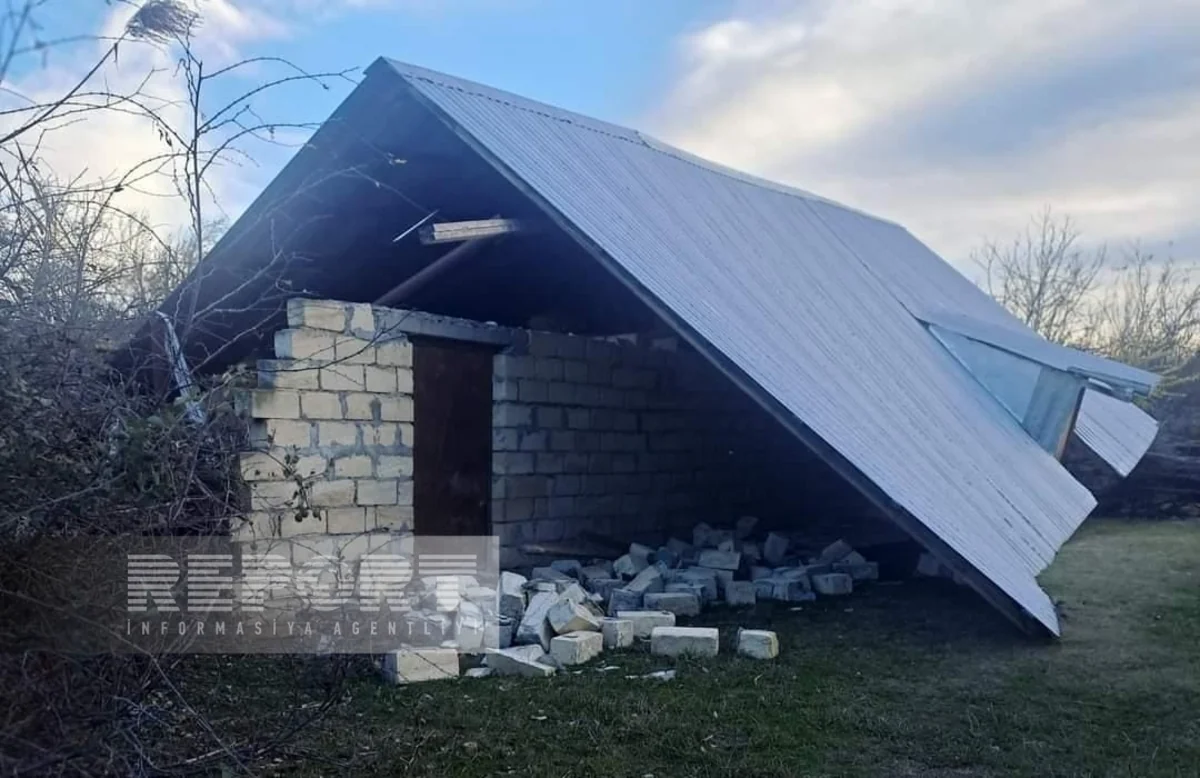 Güclü külək Yevlaxa ciddi ziyan vurub