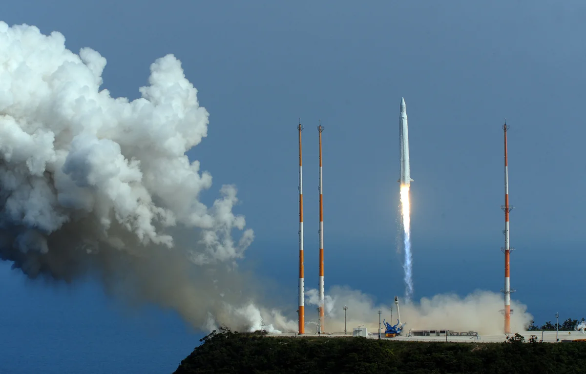 SpaceX запустила ракету с 53 спутниками сети Starlink