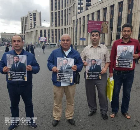 Azerbaijanis hold action in support of Fuad Abbasov in Moscow - PHOTO