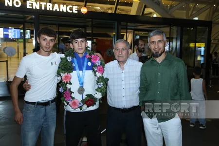 Dünya çempionatında uğurlu çıxış edən Azərbaycanın yunan-Roma güləşçiləri Vətənə qayıdıblar