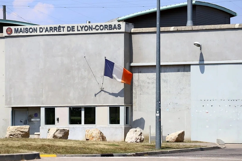 Fransada məhbus həbsxanadan çantada gizlənərək qaçıb