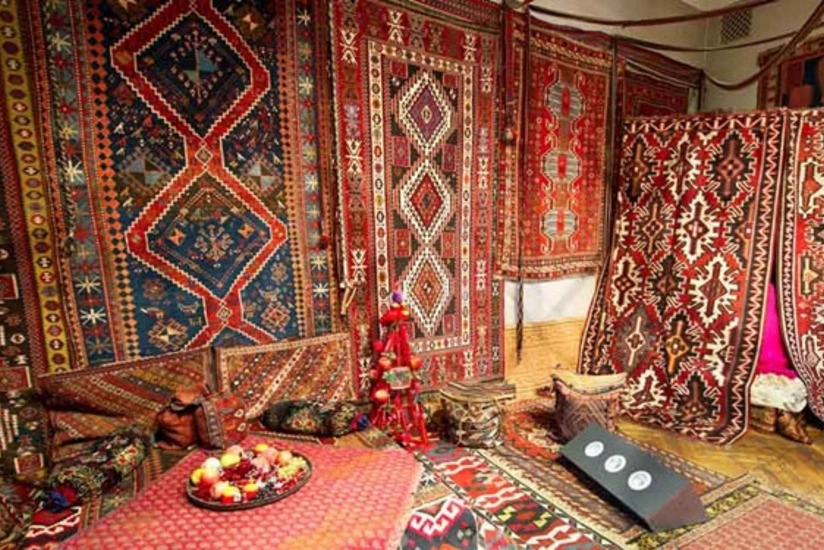 Азербайджан снизил расходы на импорт ковров из Турции