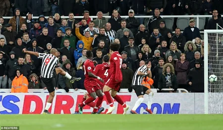 Ливерпуль вырвал победу в матче с Ньюкаслом, но остался без Салаха