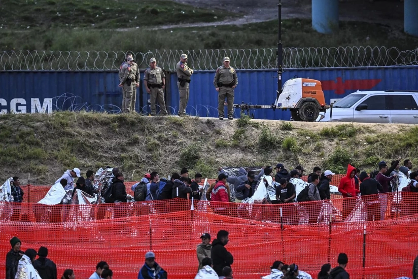 Вице-губернатор Техаса призвал Байдена не мешать в борьбе с мигрантами