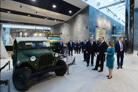 Prezident İlham Əliyev Belarus Dövlət Böyük Vətən Müharibəsi Tarixi Muzeyi ilə tanış olub