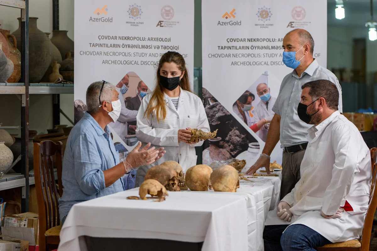 Çovdar nekropolunda aşkar olunmuş tapıntılar xarici laboratoriyada analiz olunur