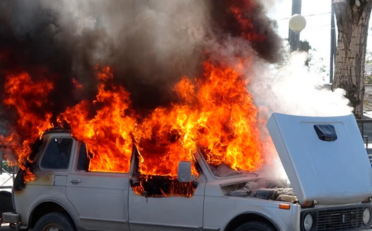 Bakıda “Niva” yanıb