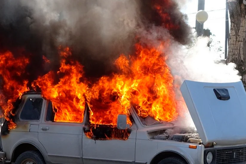 Bakıda “Niva” yanıb