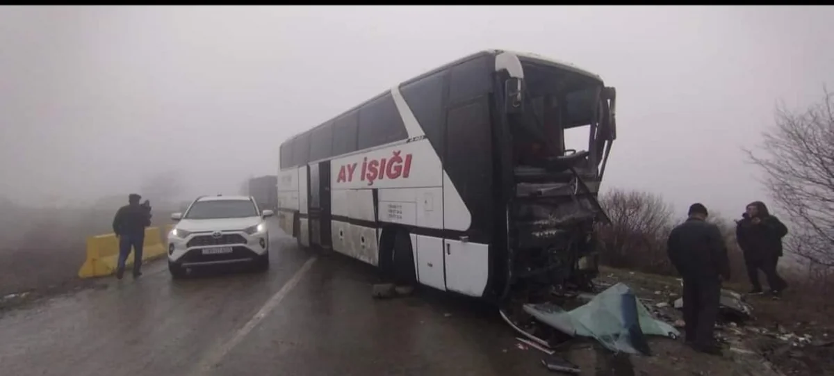 В ДТП с участием автобуса футбольного клуба пострадали два человека