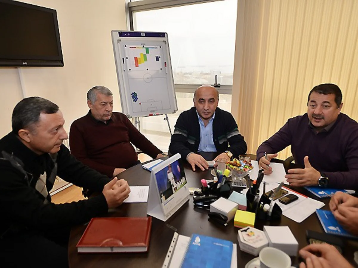 Veteran futbolçu: Klublar azarkeşləri stadiona qaytarmaqda maraqlı olmalıdır