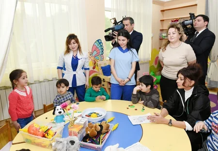 Mehriban Əliyeva Bakıdakı Uşaq Psixonevroloji Mərkəzində olub