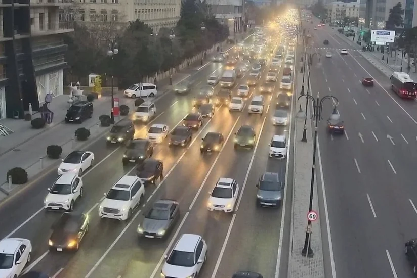 Bakıda tıxac olan yollar açıqlanıb – SİYAHI