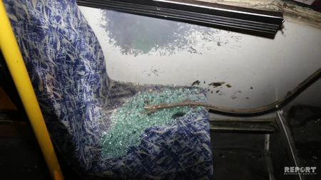 Abşeronda yük maşını sərnişin avtobusu ilə toqquşub, xəsarət alanlar var - FOTO