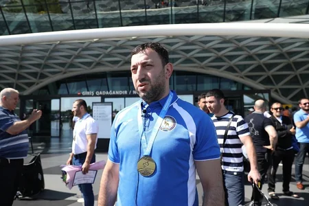 Şotlandiyada 14 medal qazanan usta cüdoçularımız vətənə qayıdıblar