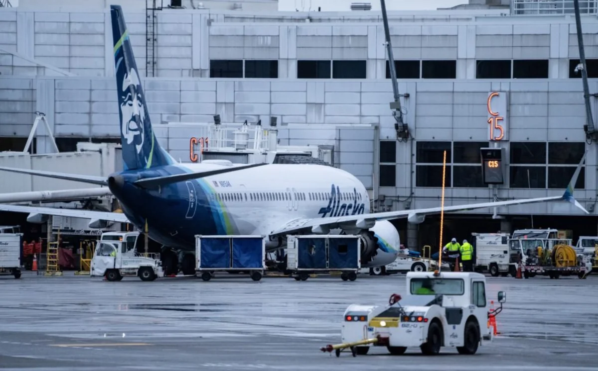 Авиационные власти США назвали причину разгерметизации самолета Boeing 737-9 MAX