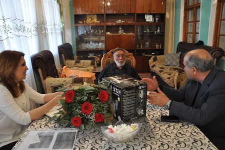 Qaz Emalı Zavodunun əməkdaşları veteranlara baş çəkiblər