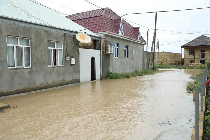 Gəncədə 30-a yaxın fərdi yaşayış sahəsini su basıb, fəsadlar aradan qaldırılır