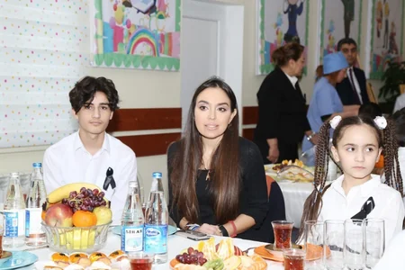 Leyla Əliyeva Suraxanıdakı 2 saylı uşaq evinin sakinləri ilə görüşüb