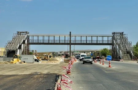 Müşviqabad qəsəbəsində 2 yerüstü piyada keçidinin inşası yekunlaşır