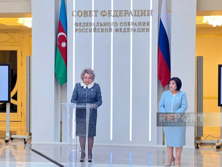 В Совете Федерации РФ открылась выставка, посвященная 100-летию Гейдара Алиева