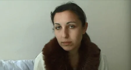 ​Gəncə sakininin gözündən şüşə qırıntıları çıxır - FOTO
