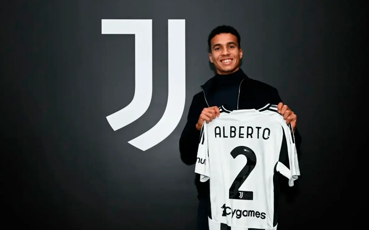 Yuventus yeni transferini təqdim edib