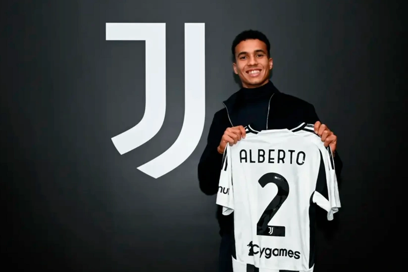 Yuventus yeni transferini təqdim edib
