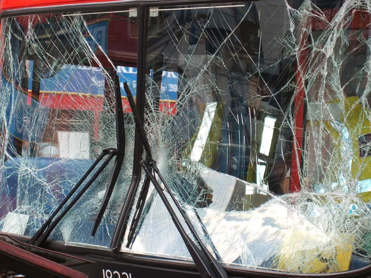 Malayziyada sərnişin avtobusu aşıb, 27 nəfər xəsarət alıb