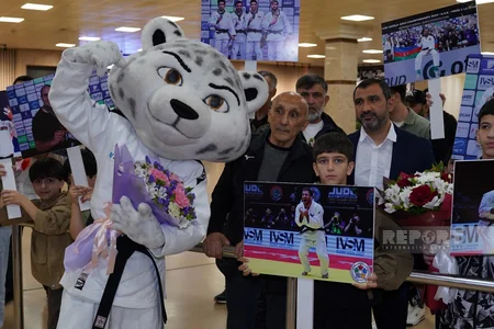 Dünya çempionu Hidayət Heydərov vətənə qayıdıb