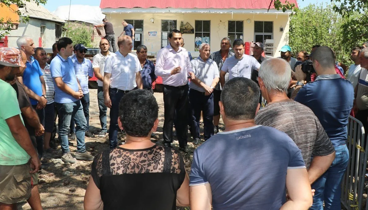 Gürcüstan hökuməti doludan ziyan görən azərbaycanlılara yardım edib