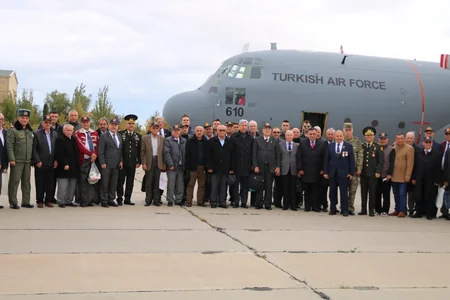 Zəfər Günü ərəfəsində türkiyəli qazilər Bakıya səfər edib