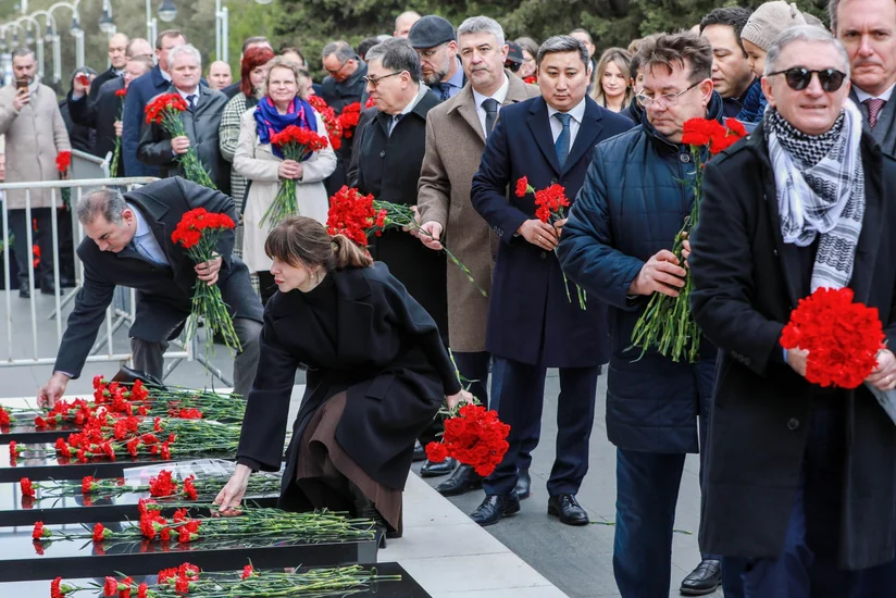 Vladanka Andreyeva Şəhidlər xiyabanını ziyarət edib