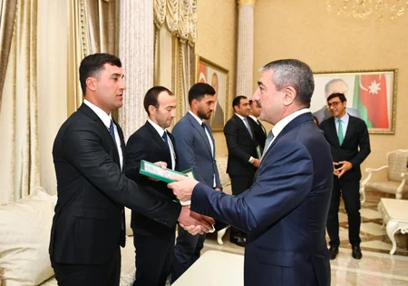 Avropa çempionatında gümüş medal qazanan Azərbaycan millisi təltif edilib