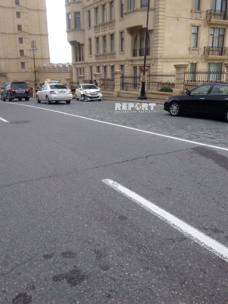 Сотрудник одного из азербайджанских телеканалов совершил ДТП - ФОТО